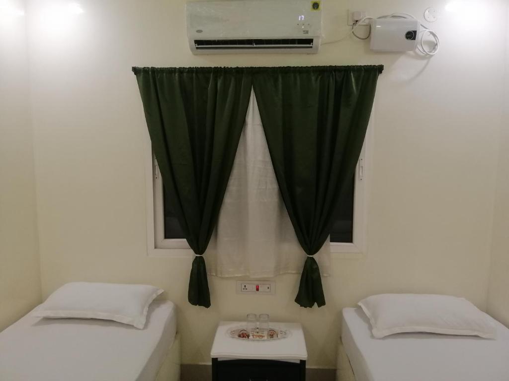 Postel nebo postele na pokoji v ubytování RAJHAT MARANAO House
