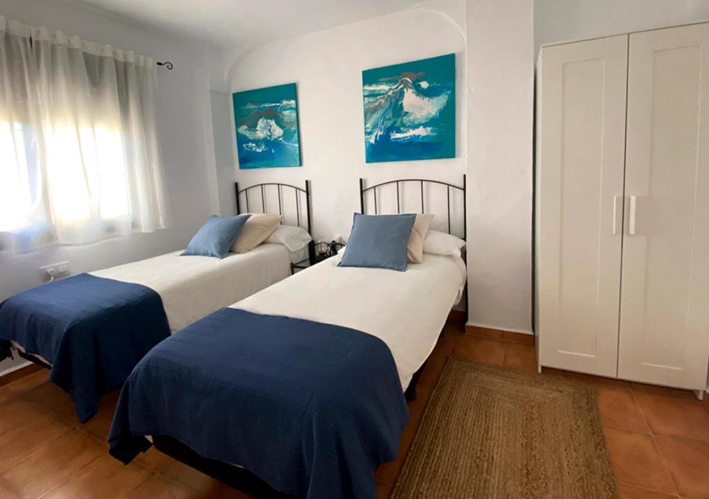 A bed or beds in a room at Apartamento en Apartaclub La Barrosa