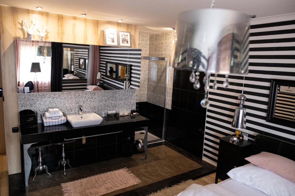 Koupelna v ubytování Boutique Hotel Massimos