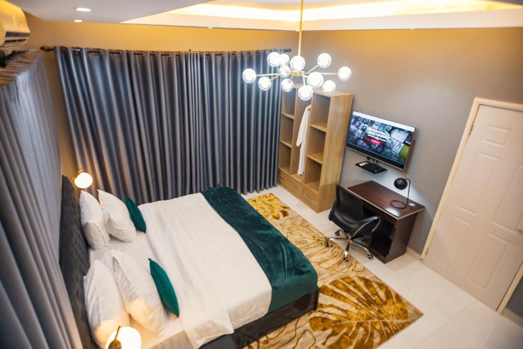 The Avery Suites, East Legon客房内的一张或多张床位