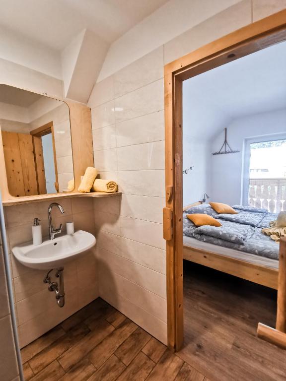 Postel nebo postele na pokoji v ubytování TriSa apartments Bohinj