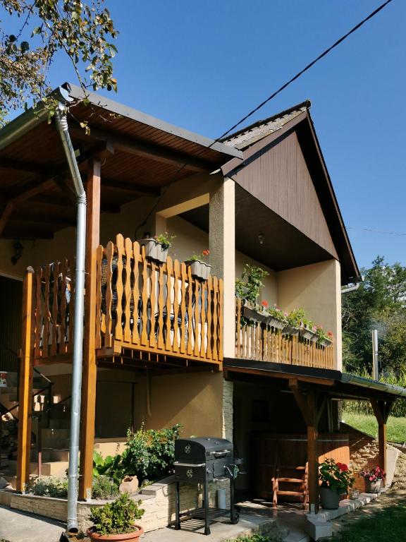 Budynek, w którym mieści się apartament