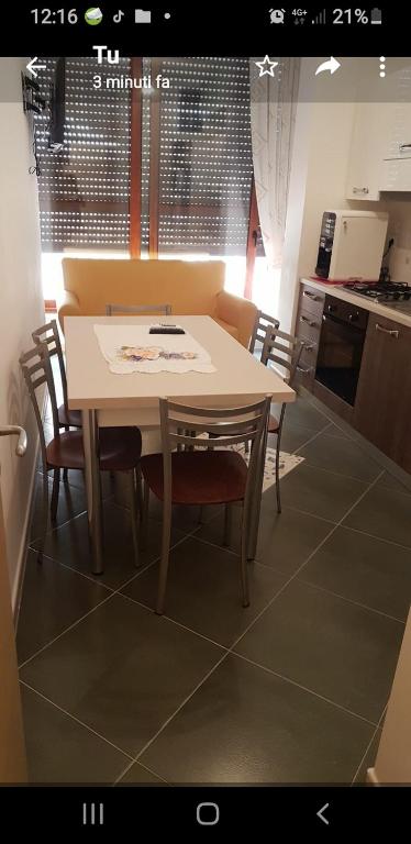 Kuchyňa alebo kuchynka v ubytovaní Casa vacanza lifra 2