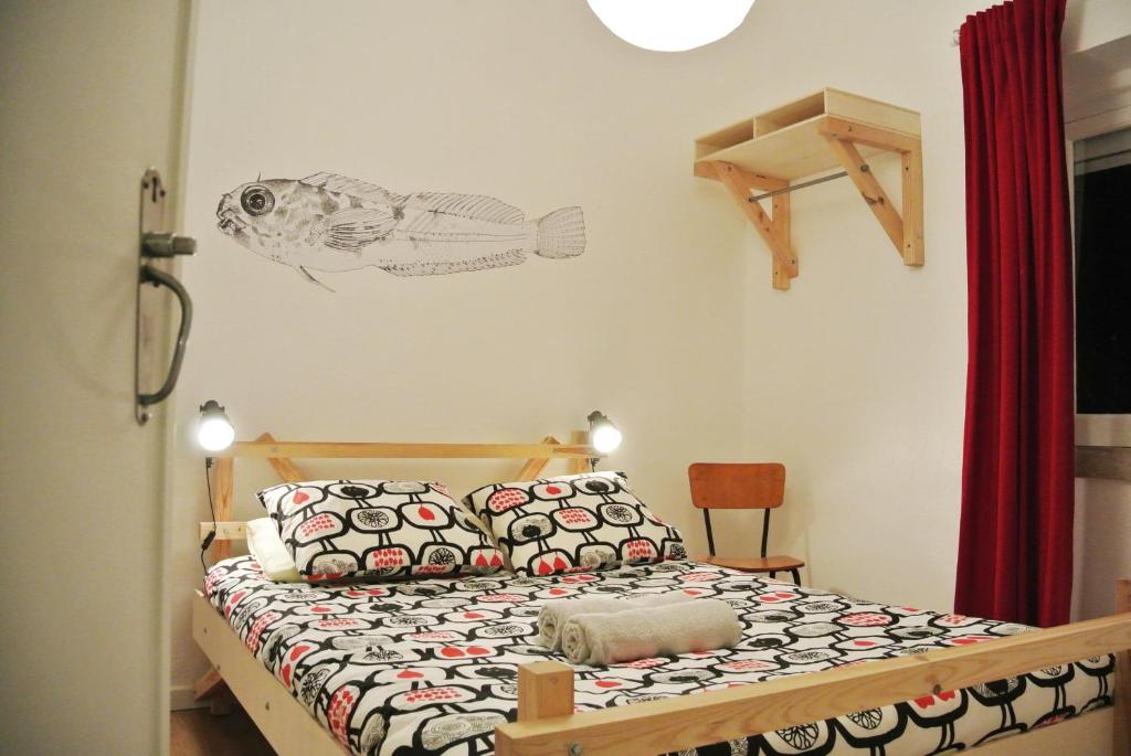 Postel nebo postele na pokoji v ubytování Nazaré Hostel - Rooms & Dorms