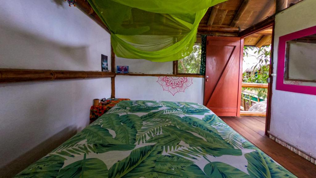 Postel nebo postele na pokoji v ubytování Raices Mompiche