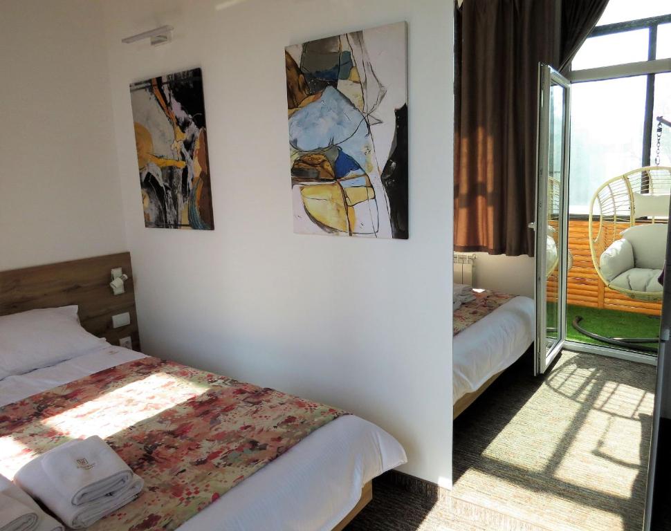 East & West Apartments - 
