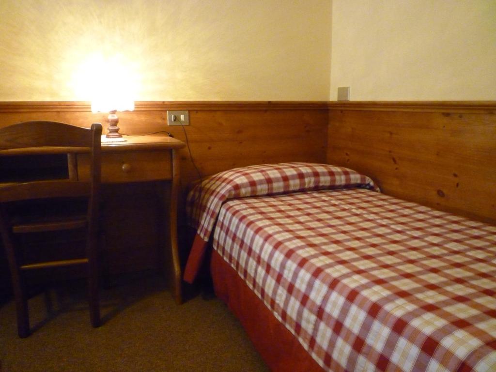 Postel nebo postele na pokoji v ubytování Hotel I Rododendri