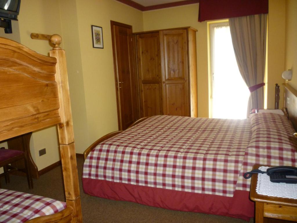 Postel nebo postele na pokoji v ubytování Hotel I Rododendri