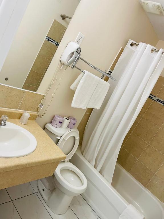 Falls Lodge by the Falls (Formerly Knights Inn) - Resim 3