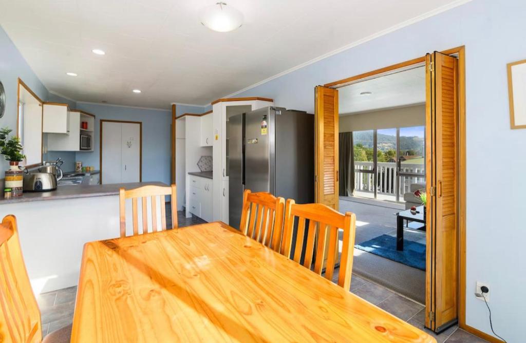 Spacious Utuhina holiday House - Resim 20