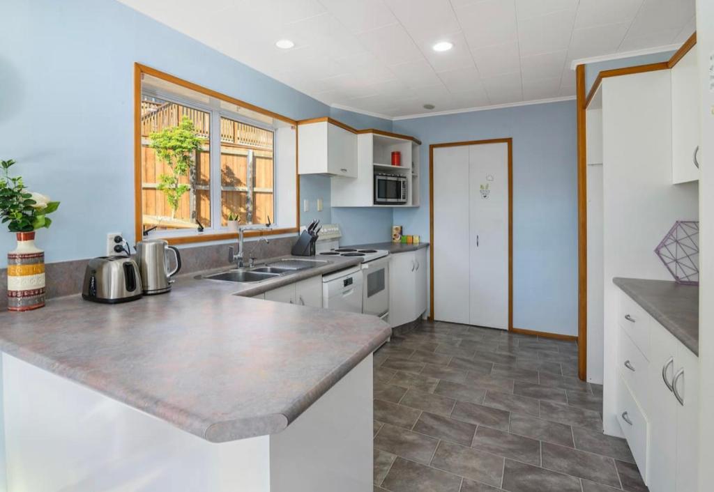 Spacious Utuhina holiday House - Resim 8