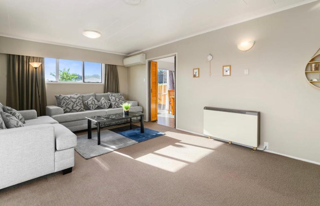 Spacious Utuhina holiday House - Resim 42