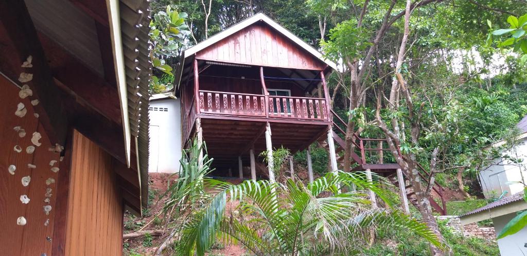 Kohjum Seafront Resort - 1