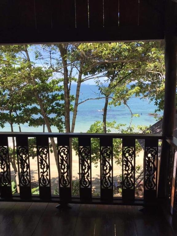 Kohjum Seafront Resort - 5