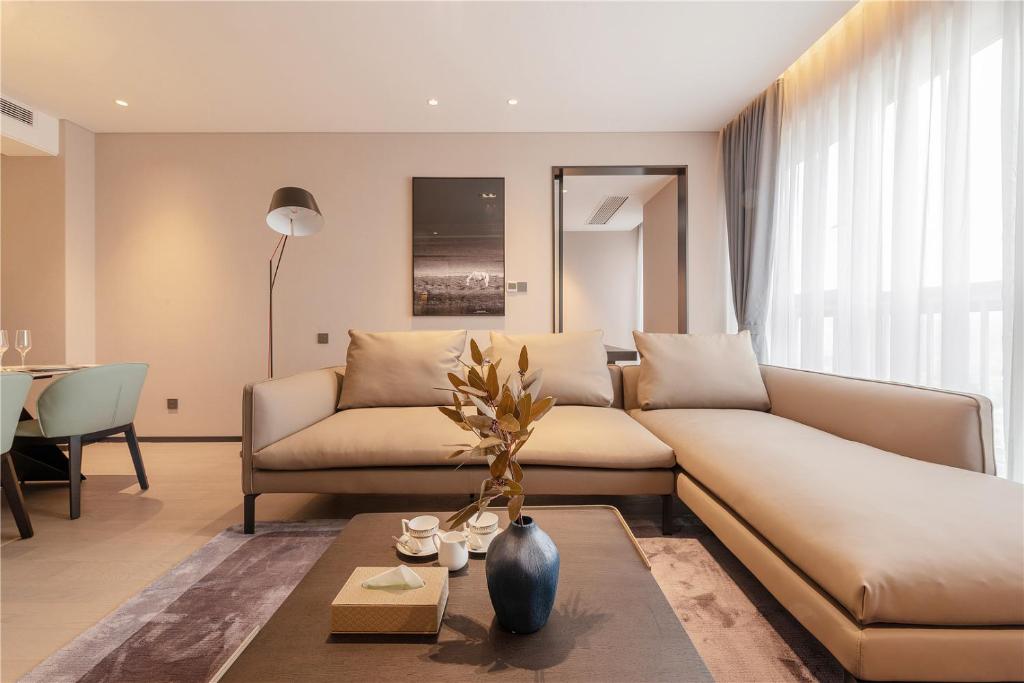 Khu vực ghế ngồi tại Cresasia Residence