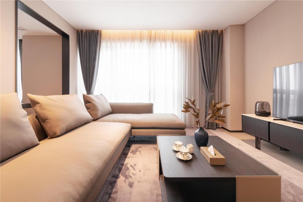 Khu vực ghế ngồi tại Cresasia Residence