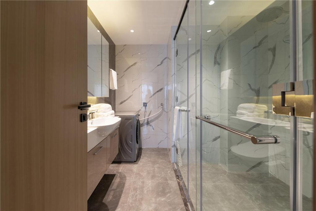 Phòng tắm tại Cresasia Residence