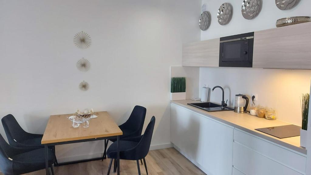 Kuchyňa alebo kuchynka v ubytovaní Apartament Mare , Rewal ulica Szczecińska 21 Apartament nr 3