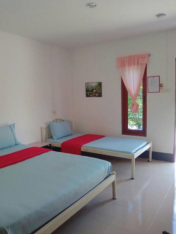 Thanathorn Guesthouse - Budget Triple Room
