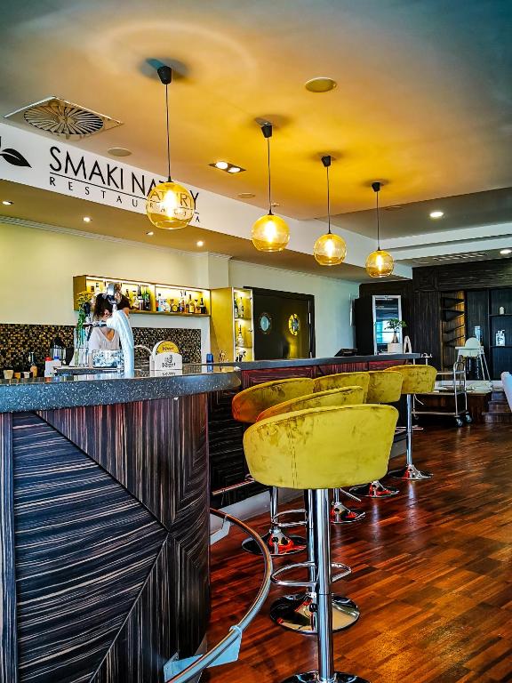Reštaurácia alebo iné gastronomické zariadenie v ubytovaní Hotel Mistral Sport