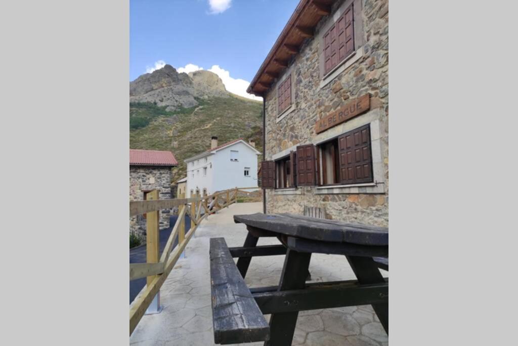 Fotografie z fotogalerie ubytování Albergue Las escuelas v destinaci Llánaves de la Reina