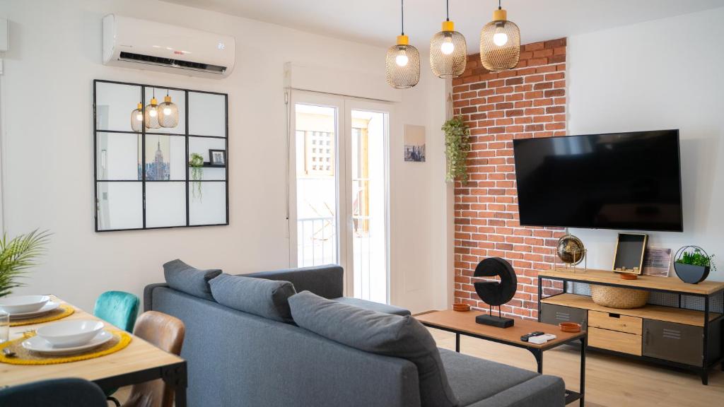 TV a/nebo společenská místnost v ubytování APARTAMENTO JUNTO A LA PLAYA DE BENIDORM