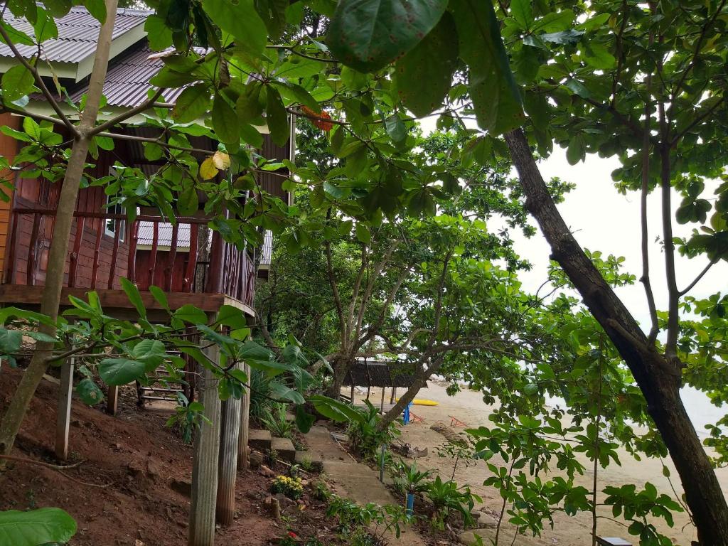 Kohjum Seafront Resort - 13