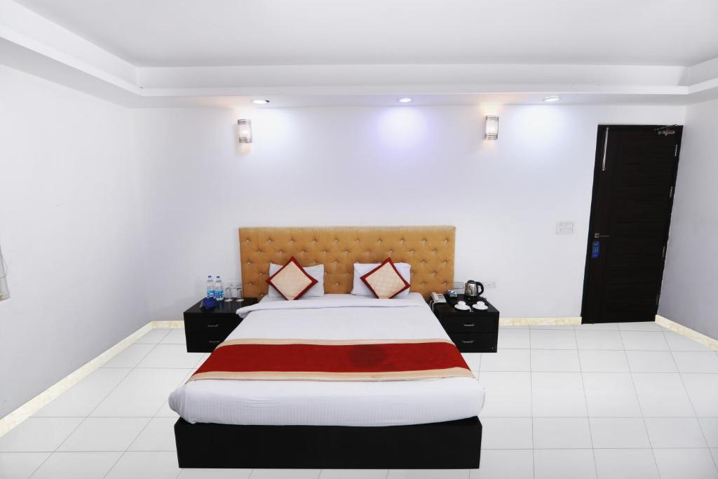 TDI Club Retreat Kundli - Deluxe King Room