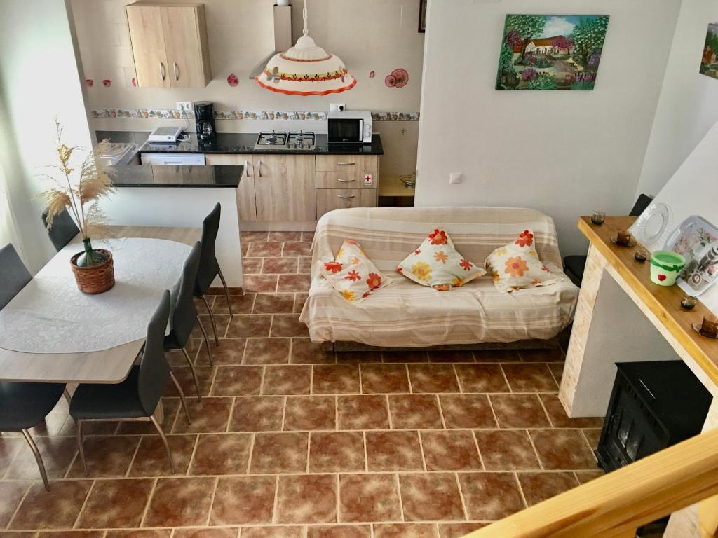 Kuchyň nebo kuchyňský kout v ubytování Casa Rural Hoyo de Los Pájaros