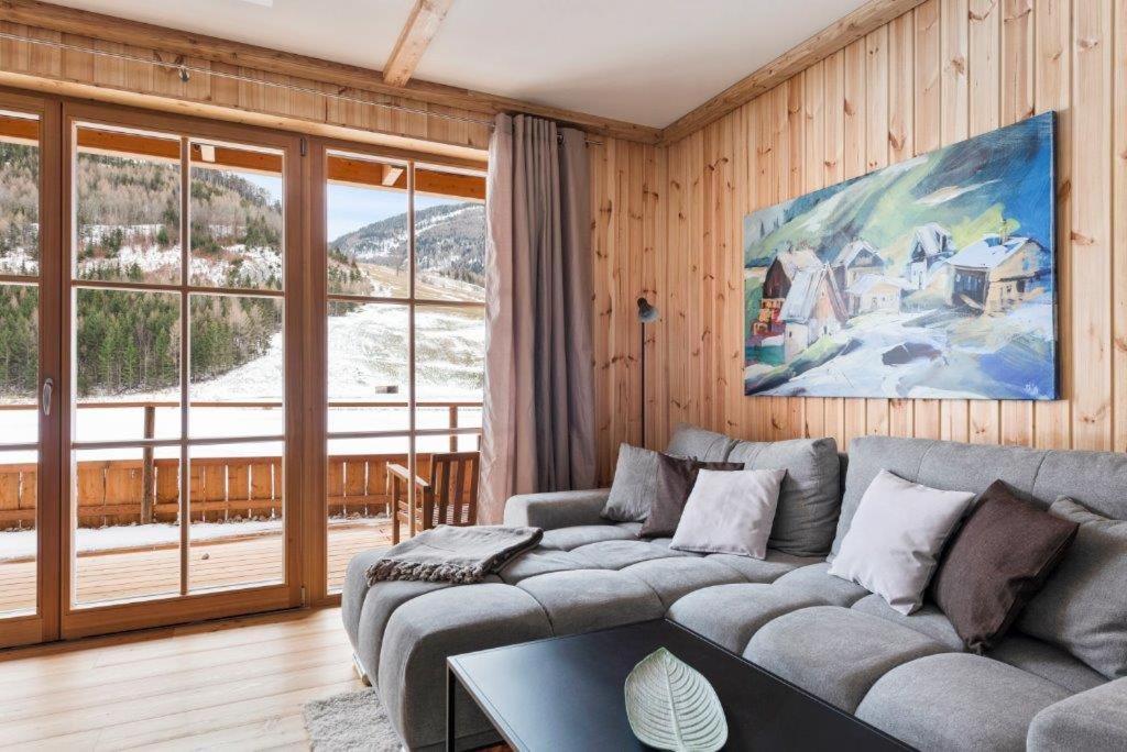 Istumisnurk majutusasutuses CHALET am Schneeberg See