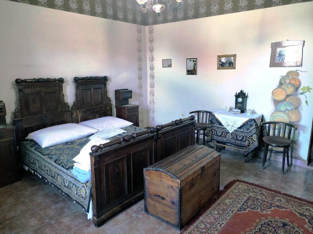 a bedroom with a bed and a table and chairs at Apartmani Dragulj in Kula