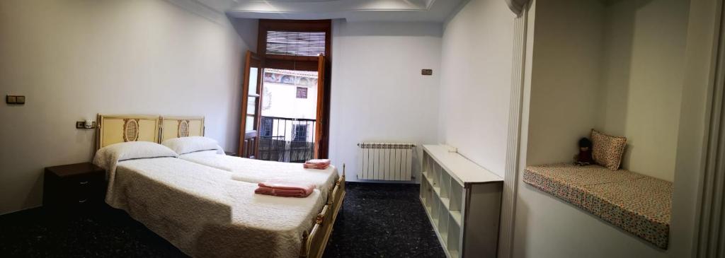 Postel nebo postele na pokoji v ubytování Casa La Lonja de Guadix