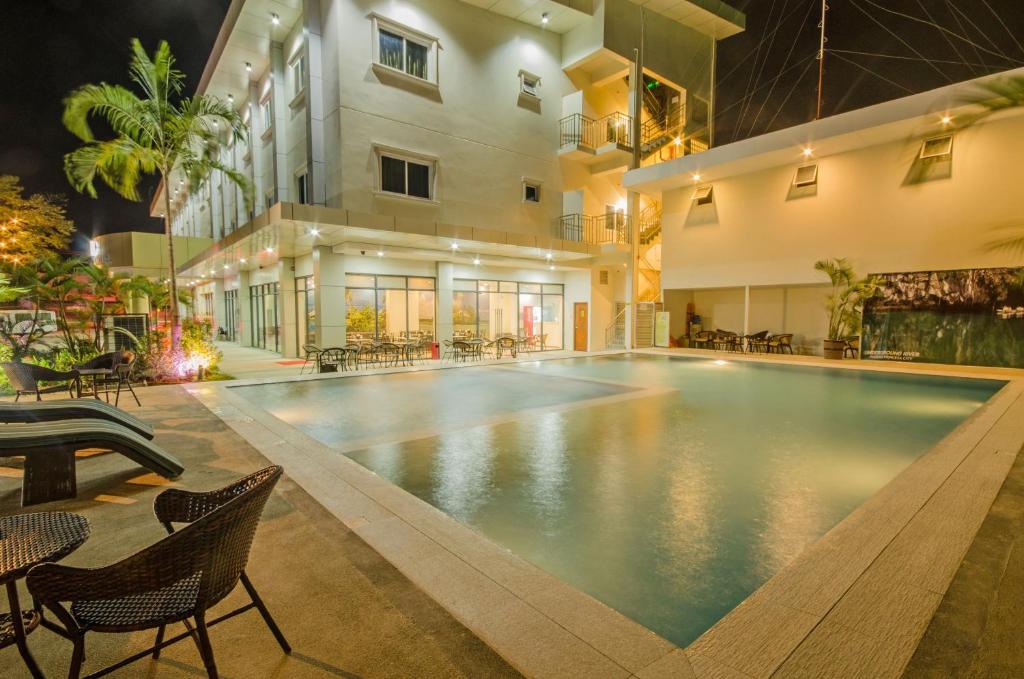 Bazén v ubytování Palawan Uno Hotel nebo v jeho okolí