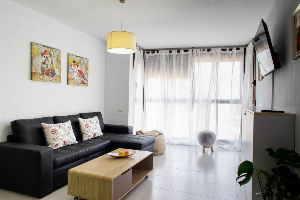 FLORIT FLATS - Fantastic Apartment with parking by the ...