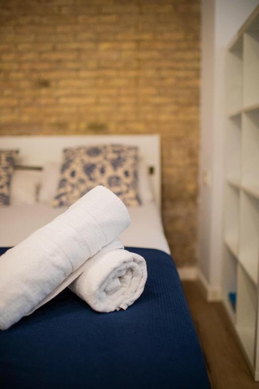 FLORIT FLATS - Cozy Loft by the Central Market, Valencia ...