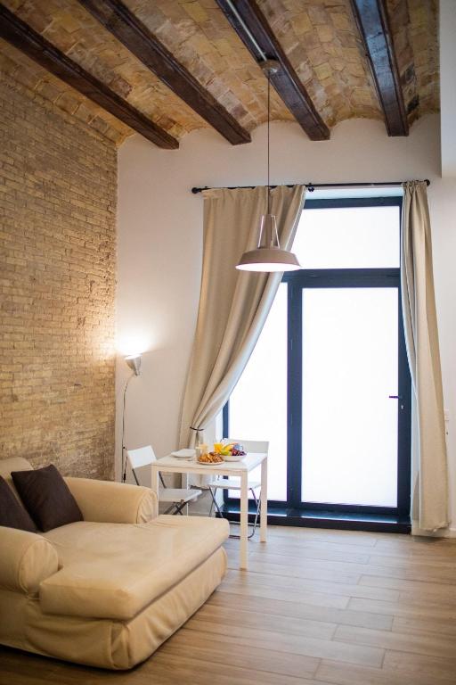 FLORIT FLATS - Cozy Loft by the Central Market, Valencia ...
