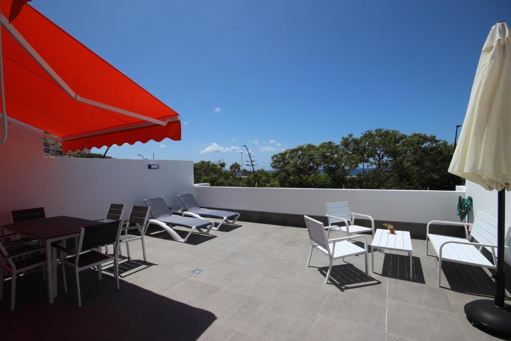 A balcony or terrace at Apartment Azahara Sunrises, Los Cristianos