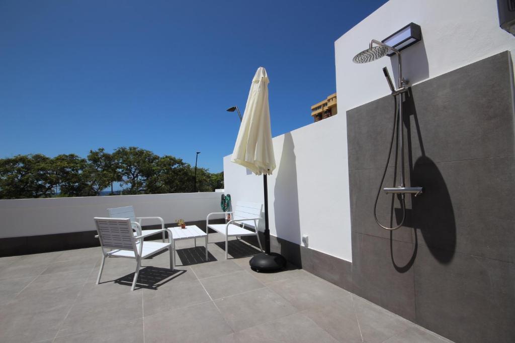 A balcony or terrace at Apartment Azahara Sunrises, Los Cristianos