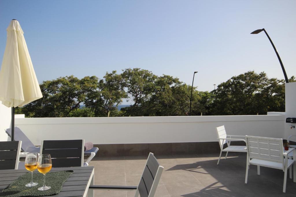 A balcony or terrace at Apartment Azahara Sunrises, Los Cristianos