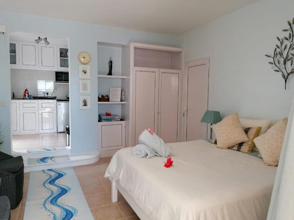 Postel nebo postele na pokoji v ubytování Marisa Residences