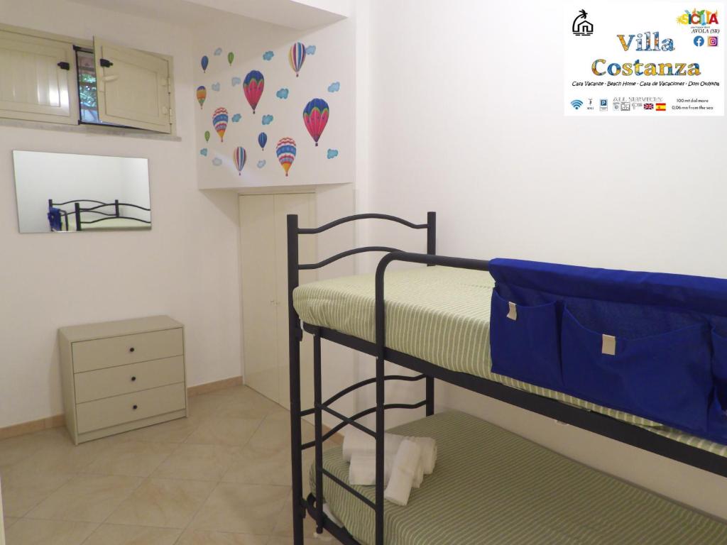 Łóżko lub łóżka w pokoju w obiekcie Villa Costanza Casa Vacanze