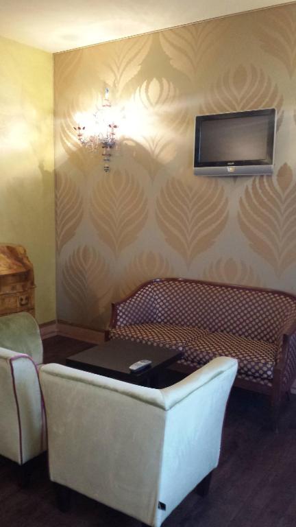 TV a/nebo společenská místnost v ubytování Hotel Amadeus