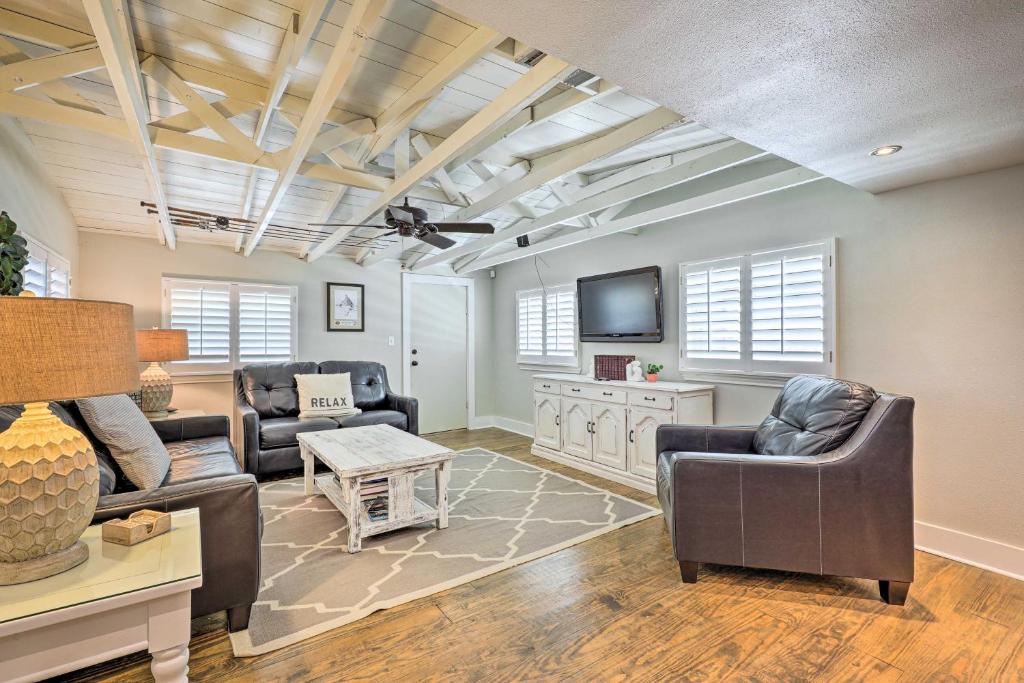 Canalfront Port Isabel Home Deck and Boat Slip, Port Isabel (updated