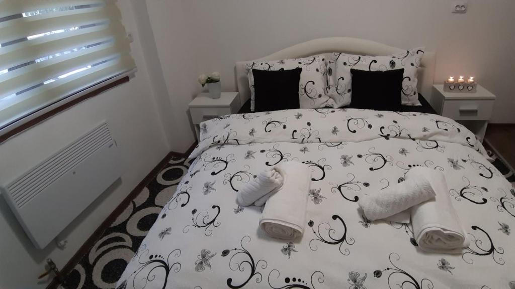 Postel nebo postele na pokoji v ubytování Illusion NEW