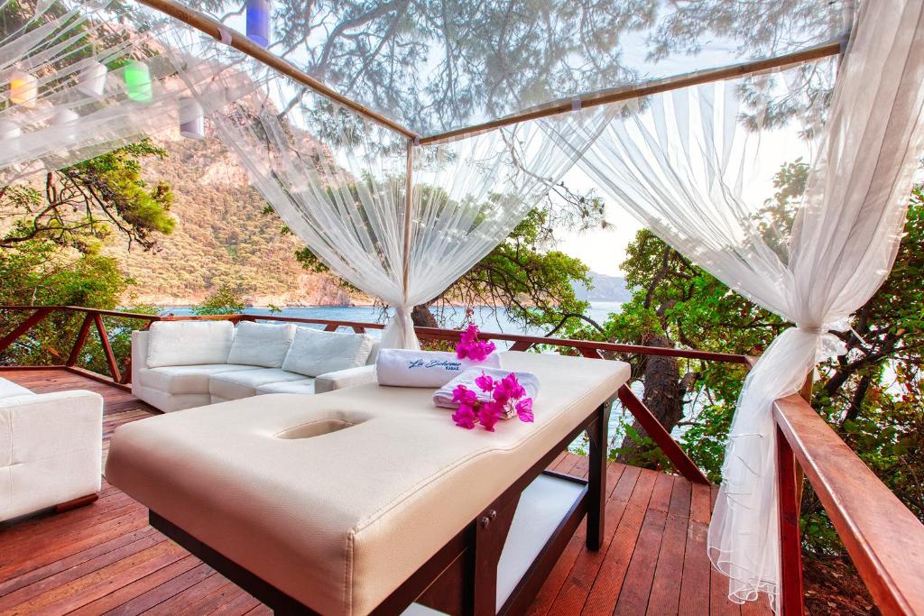 Сад в La Boheme Kabak Adults Only