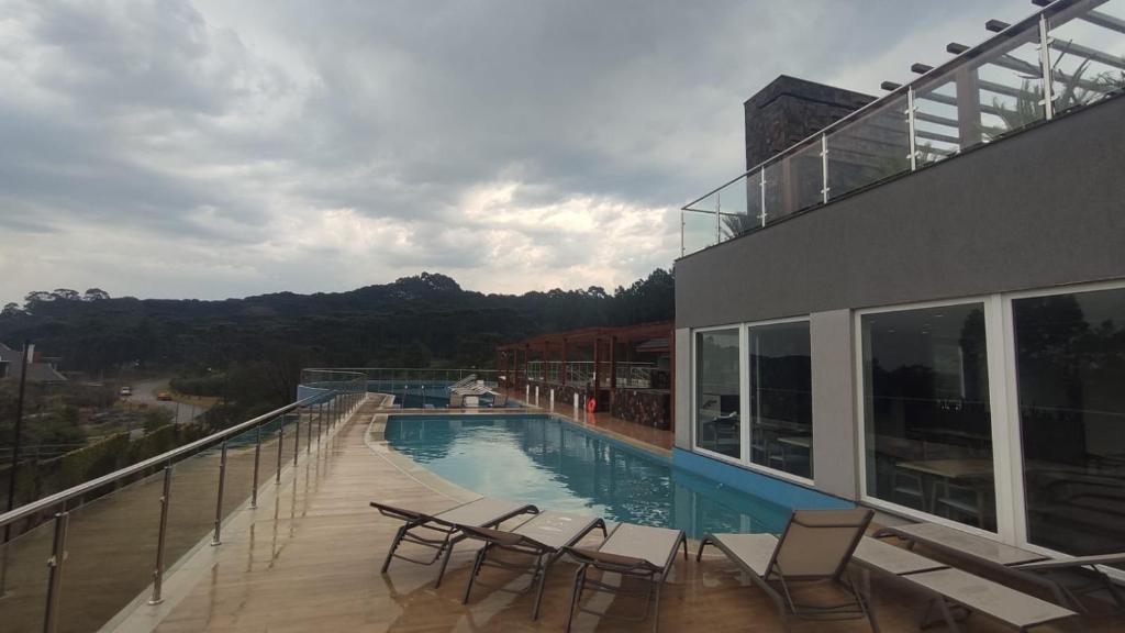 Bazén v ubytování GOLDEN GRAMADO RESORT nebo v jeho okolí