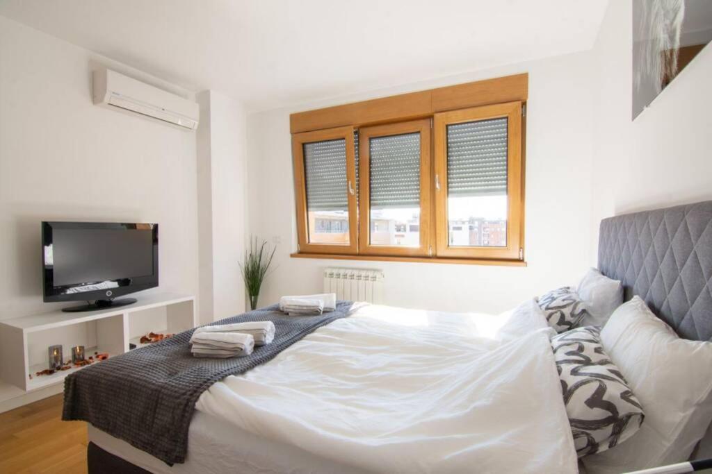 A Blok New Modern - Free garage parking, comfortable, quiet with a park view - Studio Apartment