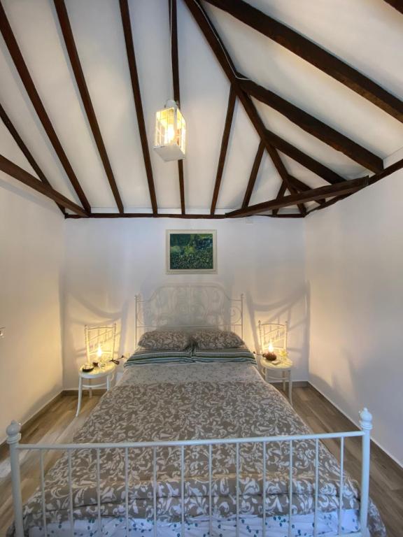 En eller flere senge i et værelse på Casita La Rosa