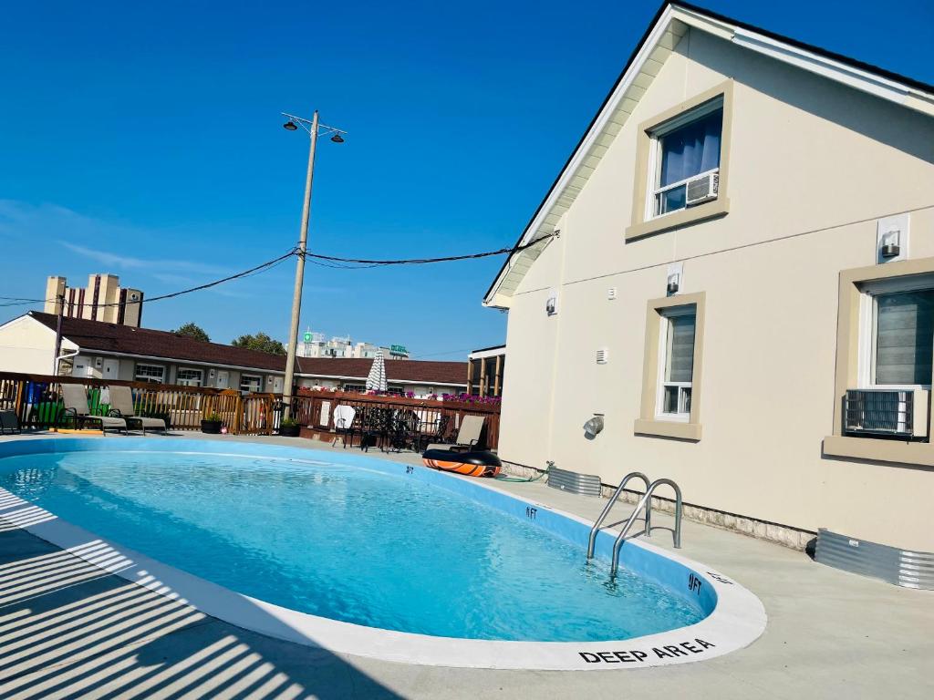 Falls Lodge by the Falls (Formerly Knights Inn) - Resim 12