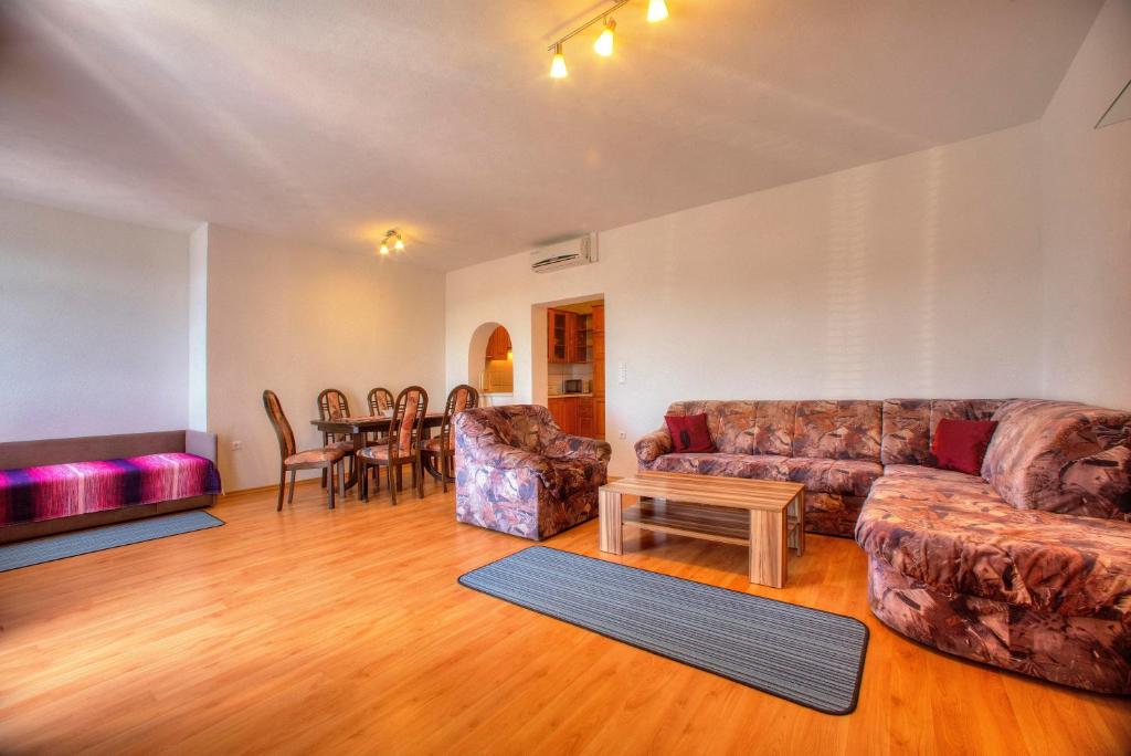 Posedenie v ubytovaní Apartments Peran